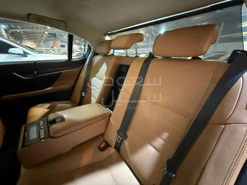 2016 لكزس جي إس 350