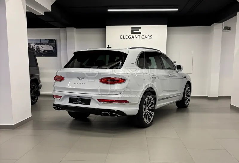 2021 بنتلي بنتايجا الاصدار الاول