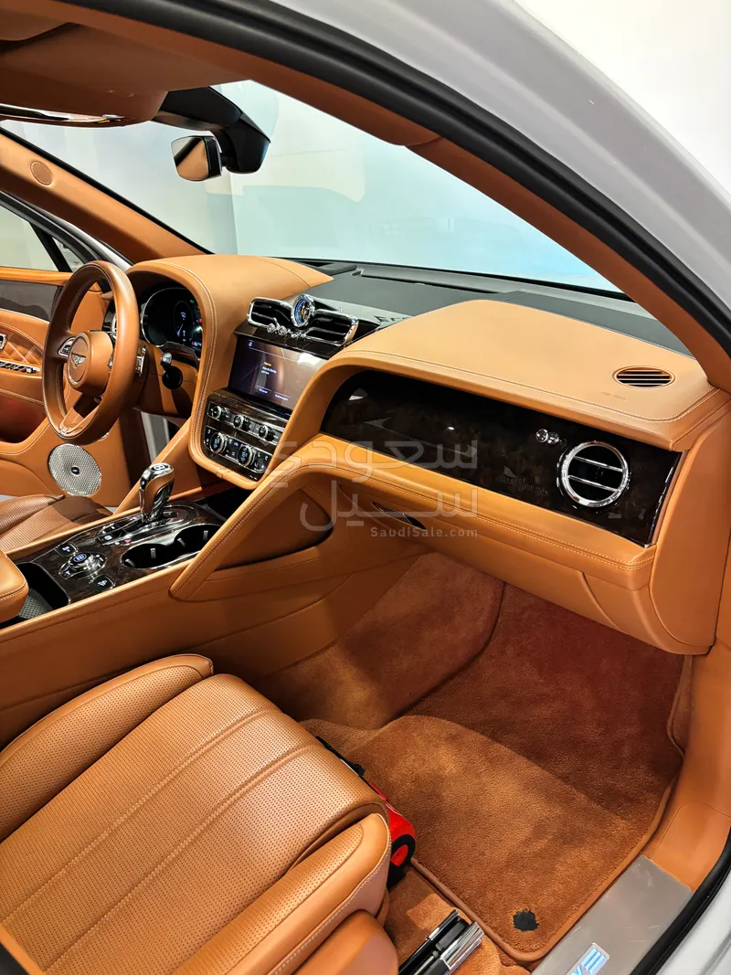 2021 بنتلي بنتايجا الاصدار الاول