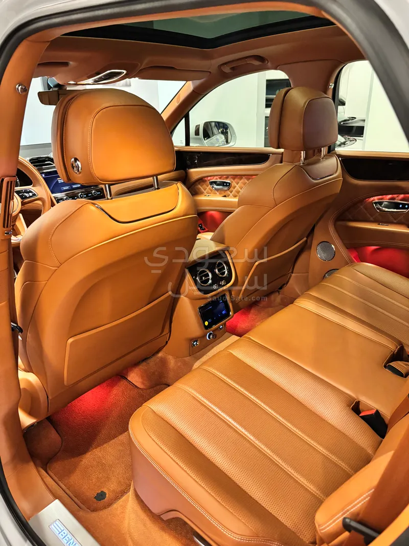 2021 بنتلي بنتايجا الاصدار الاول