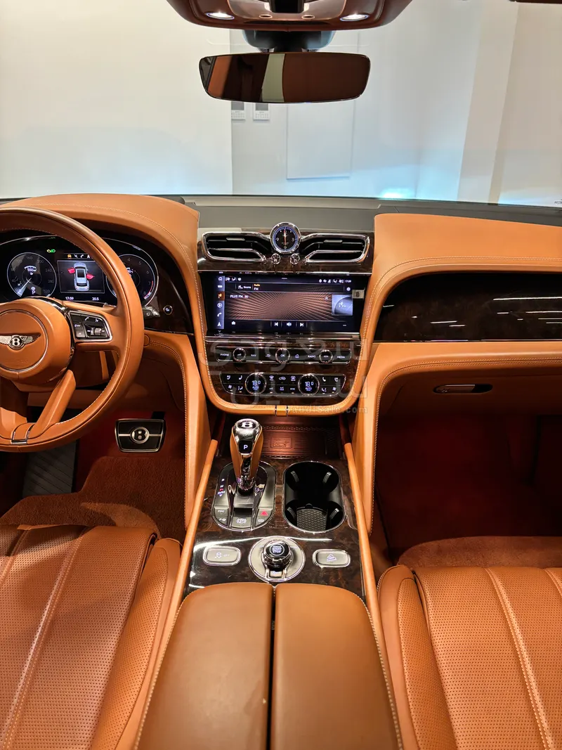 2021 بنتلي بنتايجا الاصدار الاول