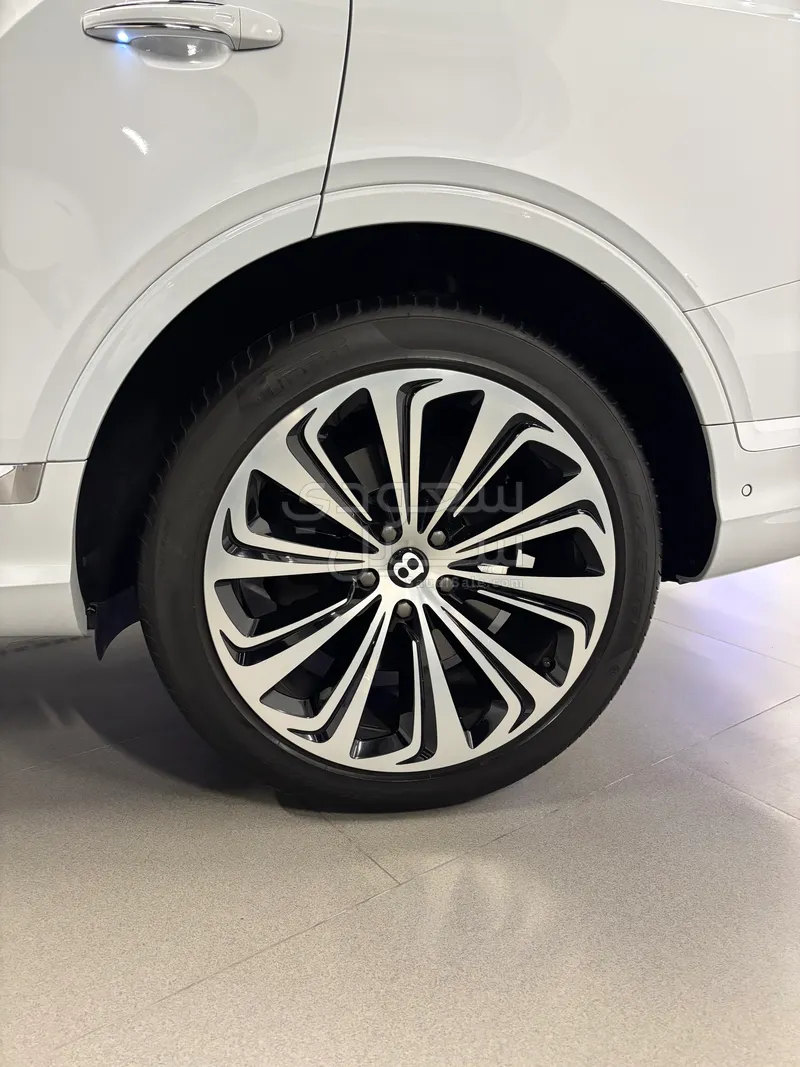 2021 بنتلي بنتايجا الاصدار الاول