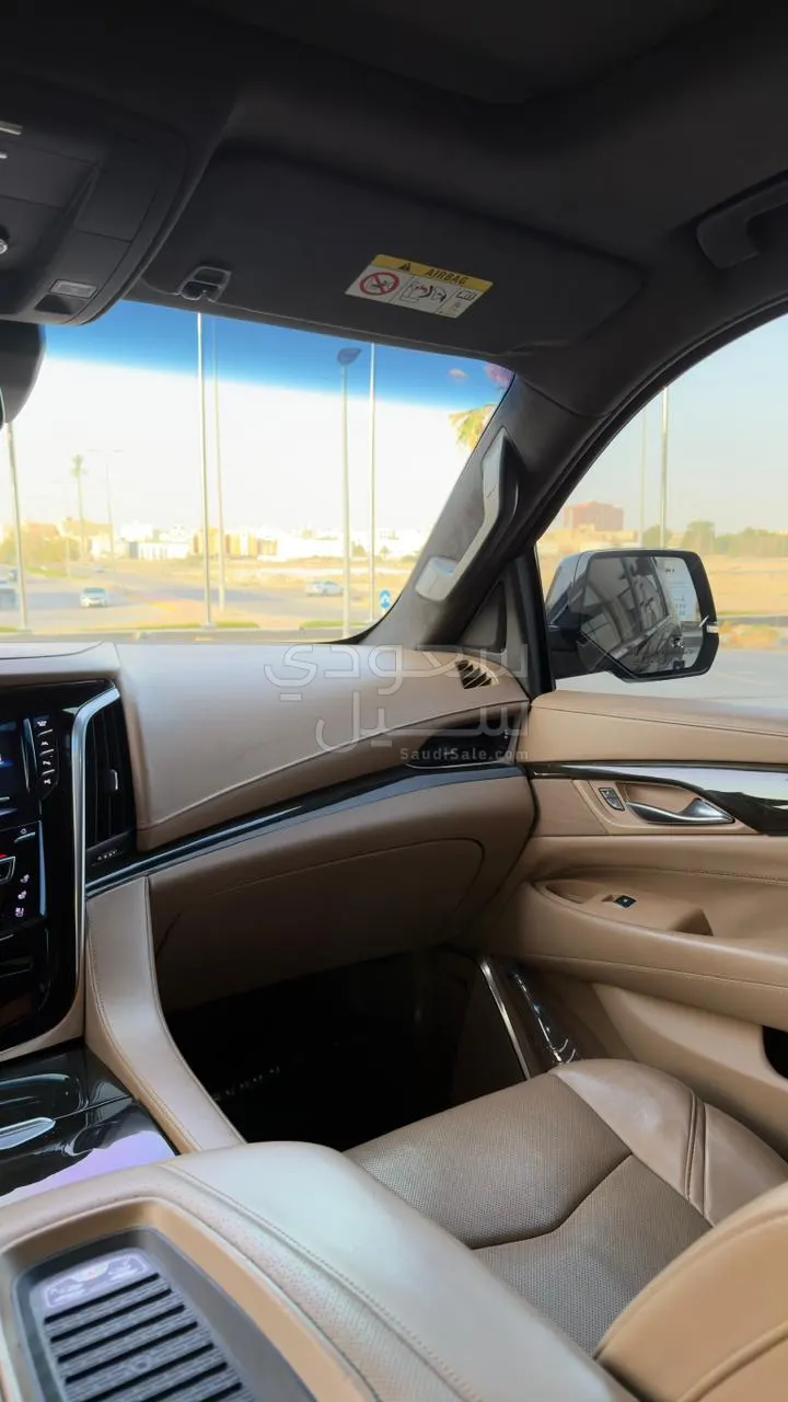 2019 كاديلاك اسكاليد بلاتينيوم