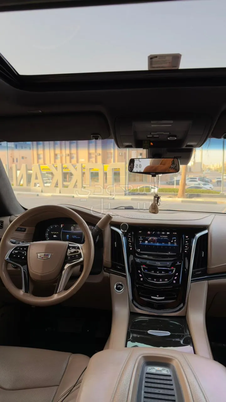2019 كاديلاك اسكاليد بلاتينيوم