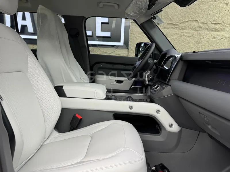 2026 لاند روفر ديفيندر اكس داينمك