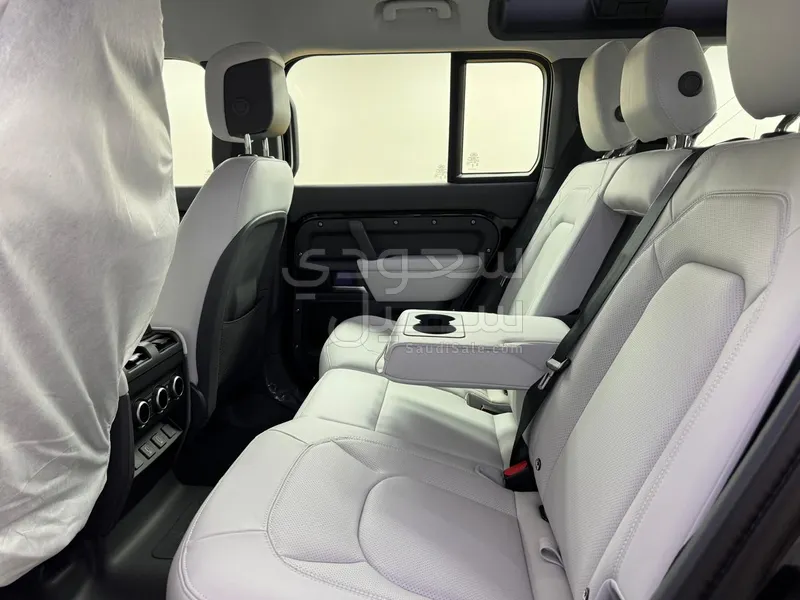 2026 لاند روفر ديفيندر اكس داينمك