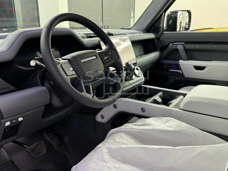 2026 لاند روفر ديفيندر اكس داينمك