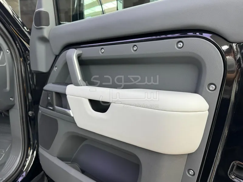 2026 لاند روفر ديفيندر اكس داينمك