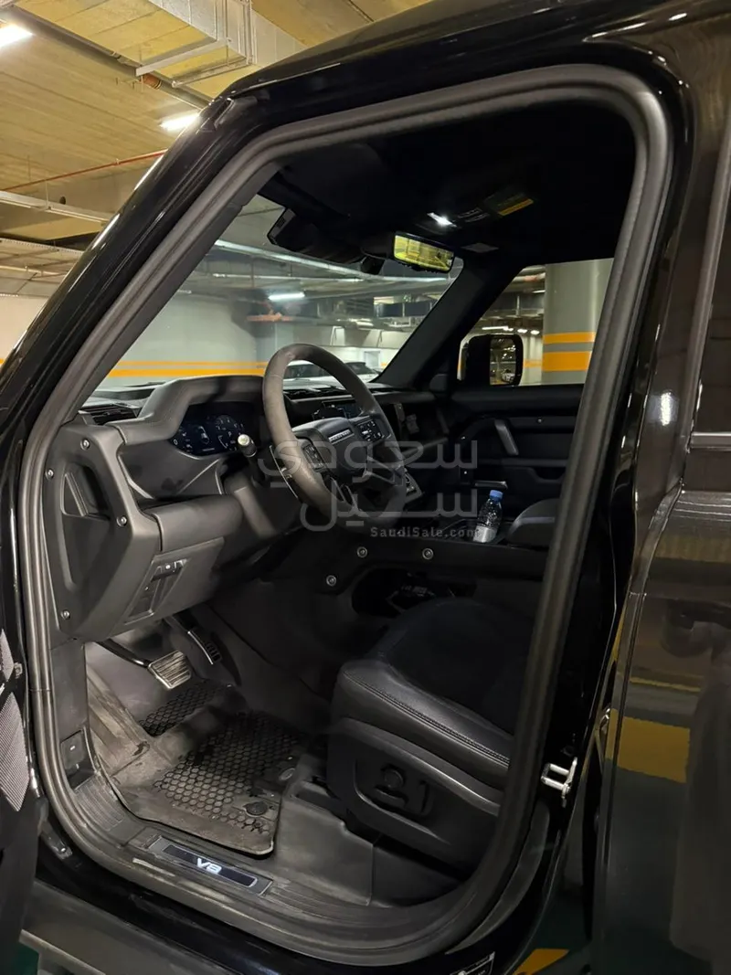 2024 لاند روفر ديفيندر