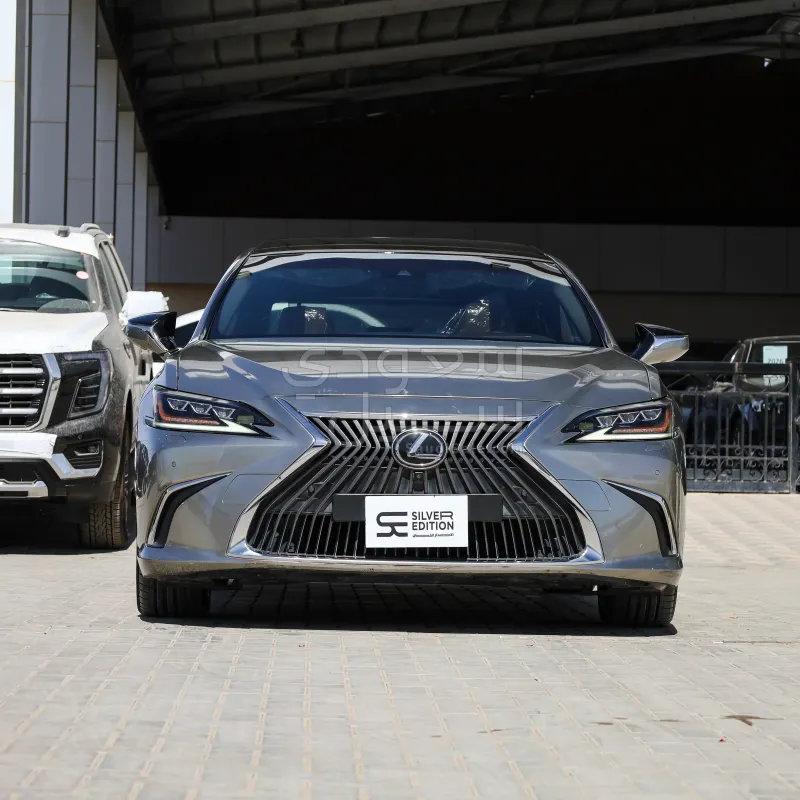 2019 لكزس إي إس 350