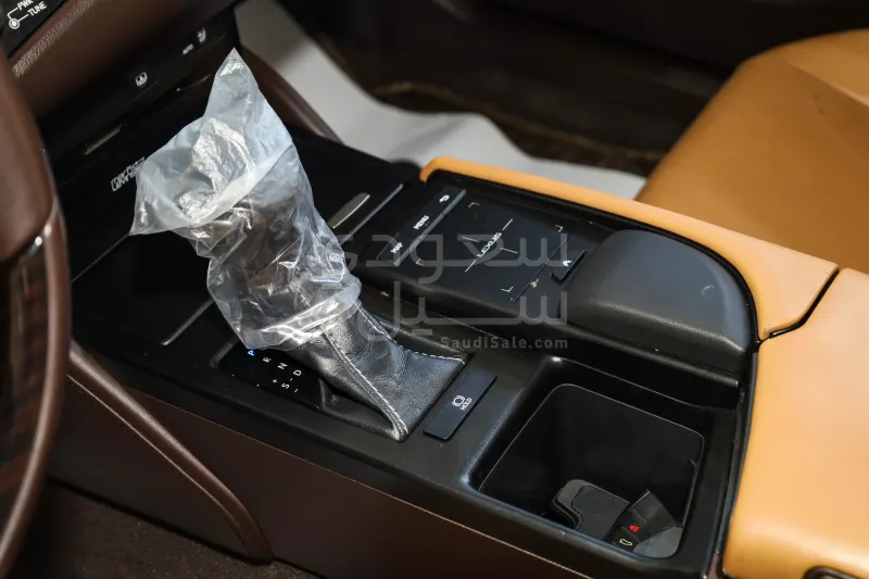 2019 لكزس إي إس 350