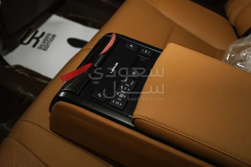 2019 لكزس إي إس 350