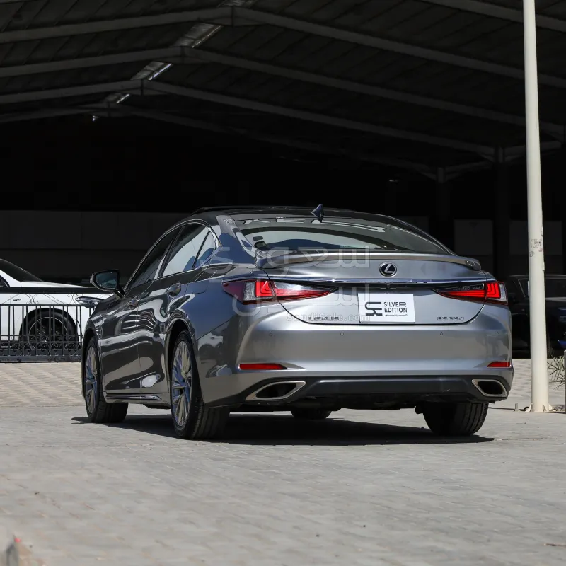 2019 لكزس إي إس 350