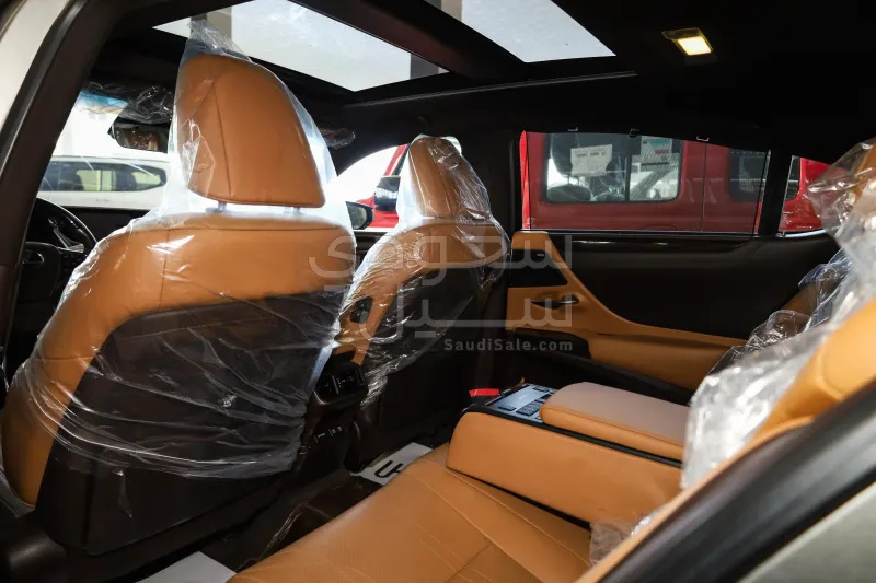 2019 لكزس إي إس 350