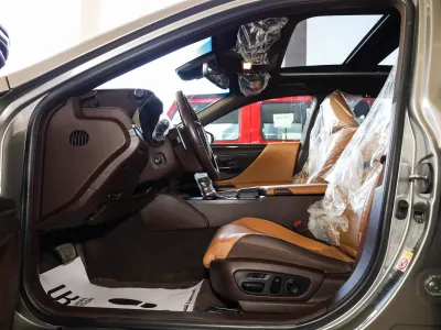 2019 لكزس إي إس 350