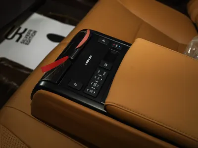 2019 لكزس إي إس 350