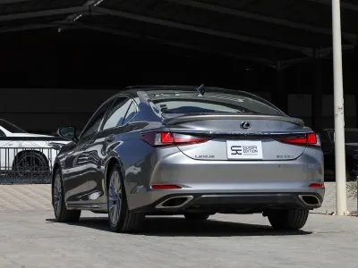 2019 لكزس إي إس 350