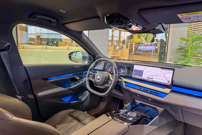 2024 بي ام دبليو الفئة الخامسة 520 أي