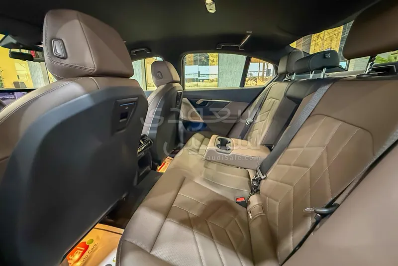 2024 بي ام دبليو الفئة الخامسة 520 أي