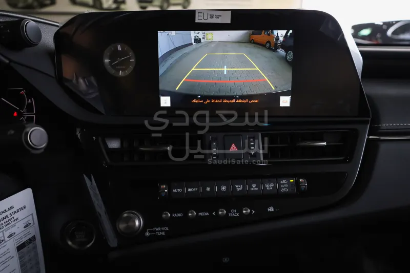 2025 لكزس إي إس 250