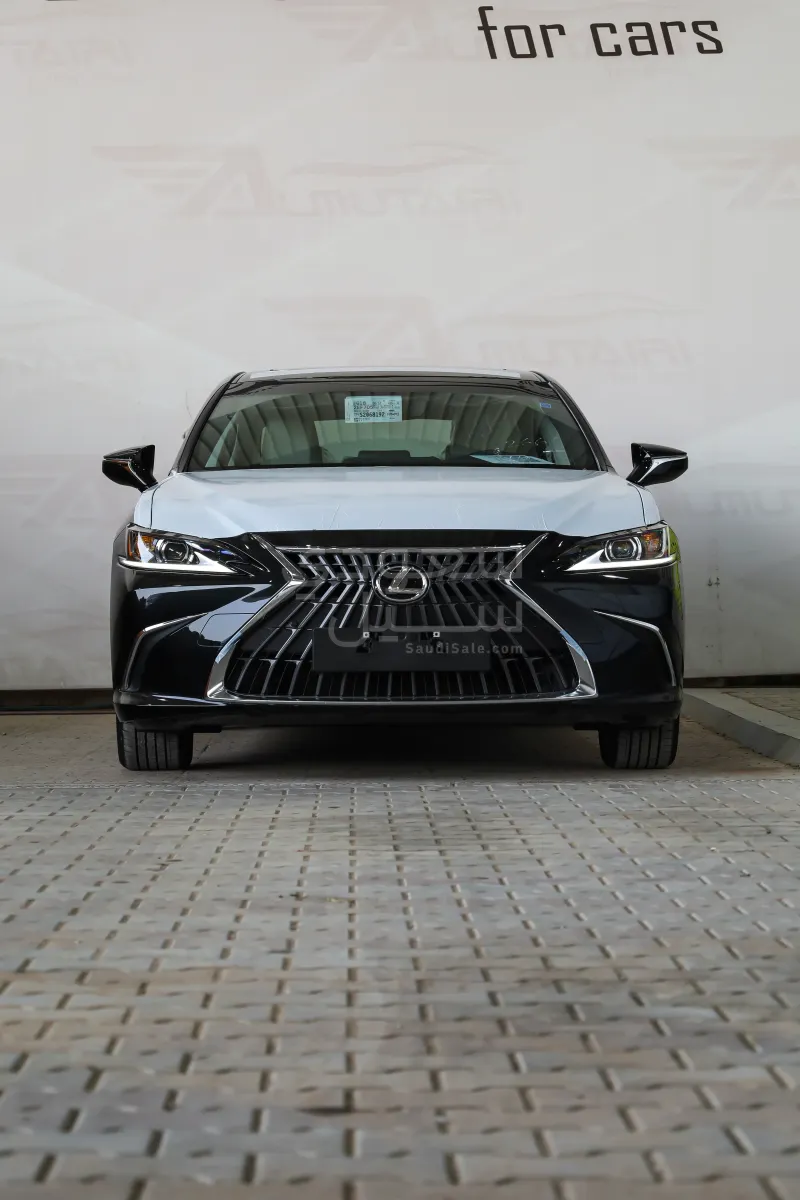 2025 لكزس إي إس 250