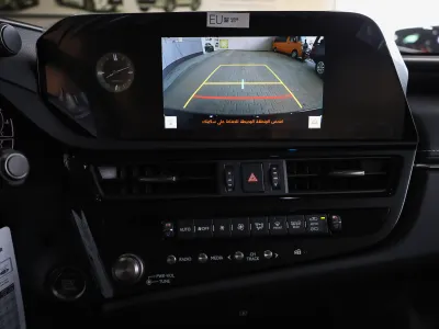 2025 لكزس إي إس 250