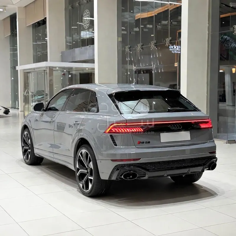 2022 اودي كيو 8 أر إس