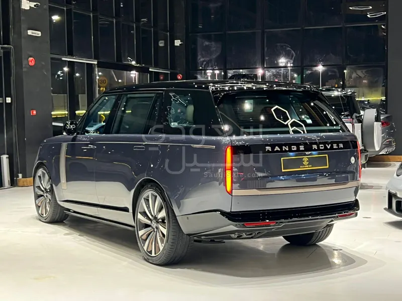2025 لاند روفر رينج روفر اس في اوتوبيوغرافي