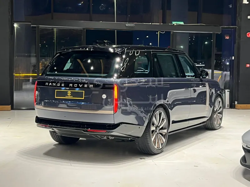 2025 لاند روفر رينج روفر اس في اوتوبيوغرافي