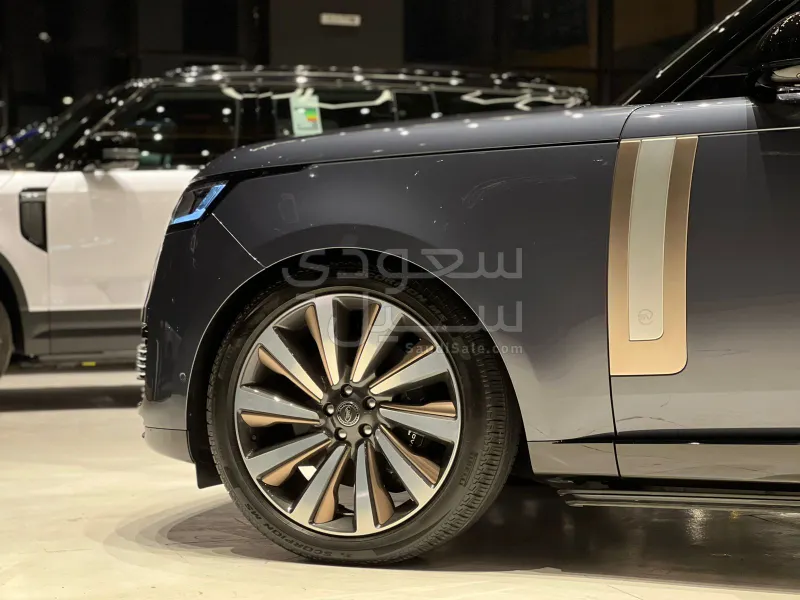 2025 لاند روفر رينج روفر اس في اوتوبيوغرافي