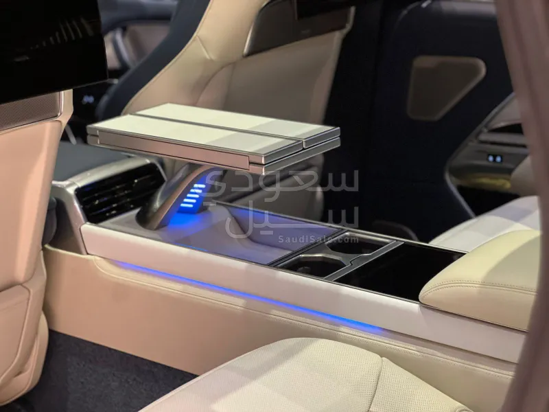 2025 لاند روفر رينج روفر اس في اوتوبيوغرافي