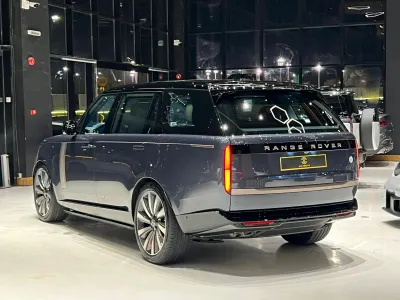 2025 لاند روفر رينج روفر اس في اوتوبيوغرافي
