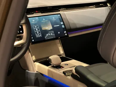 2025 لاند روفر رينج روفر اس في اوتوبيوغرافي