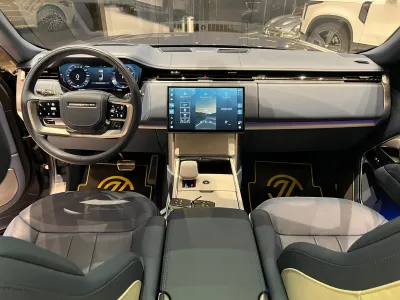 2025 لاند روفر رينج روفر اس في اوتوبيوغرافي