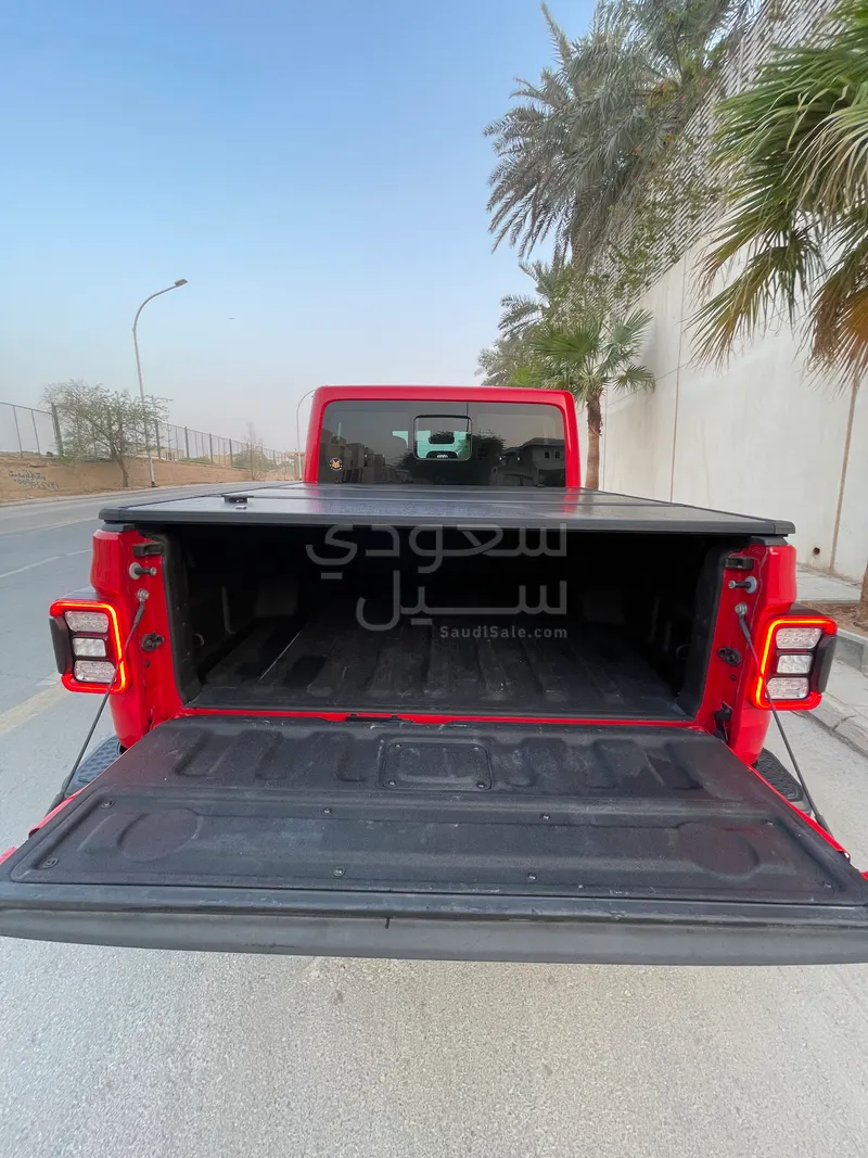 2021 جييب جلادياتور ساند رانر