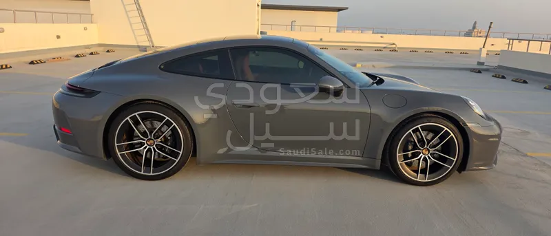 2025 بورش 911 كاريرا