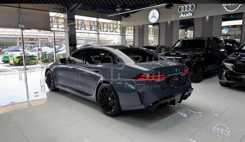 2025 بي ام دبليو الفئة ام إم 5