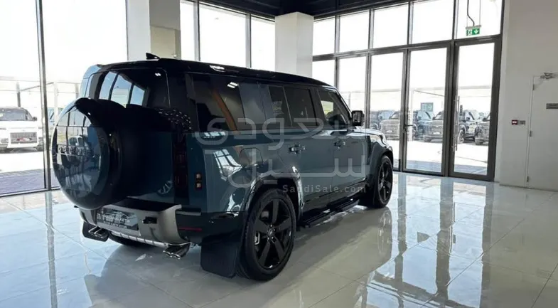 2025 لاند روفر ديفيندر 110