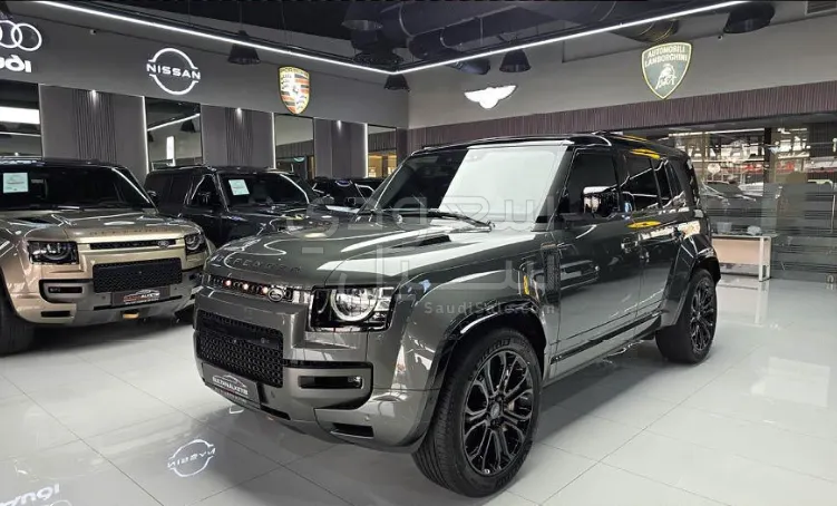 2025 لاند روفر ديفيندر اوكتا