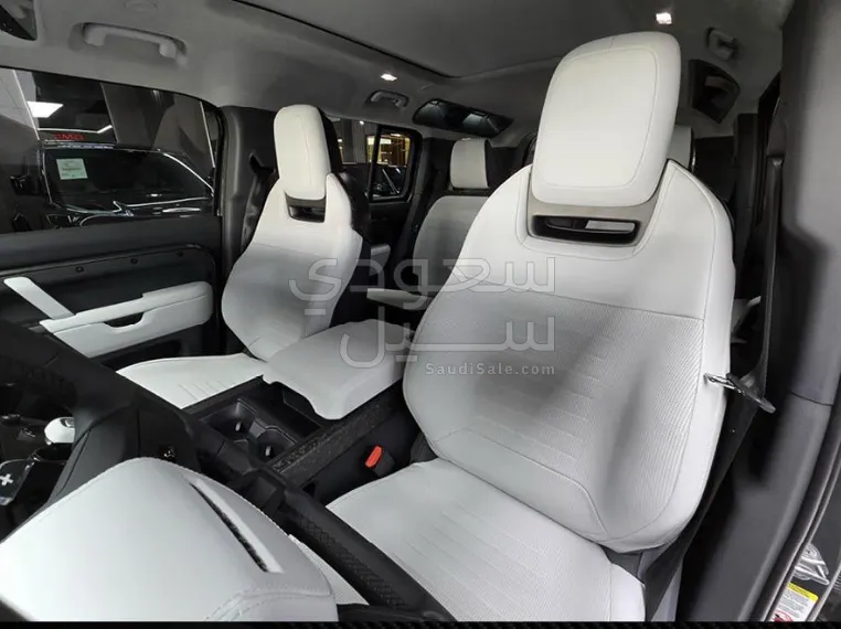 2025 لاند روفر ديفيندر اوكتا