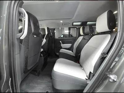 2025 لاند روفر ديفيندر اوكتا