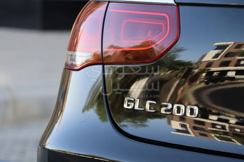 2021 مرسيدس - بنز جي إل سي 200 اي ام جي