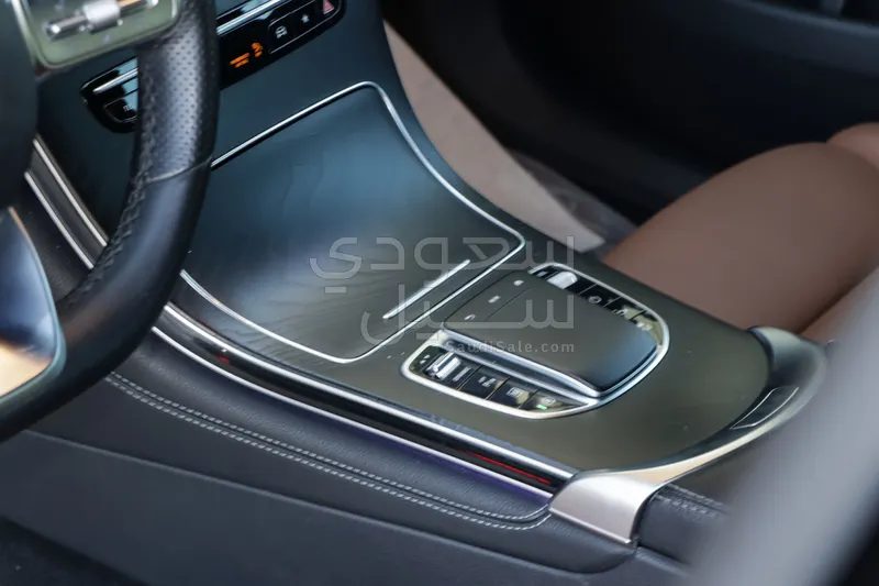 2021 مرسيدس - بنز جي إل سي 200 اي ام جي