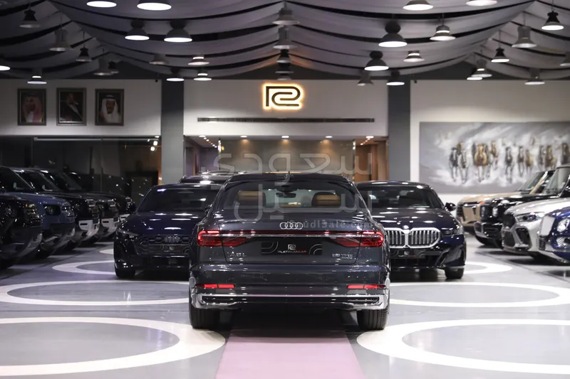 2026 اودي اي 8 ال