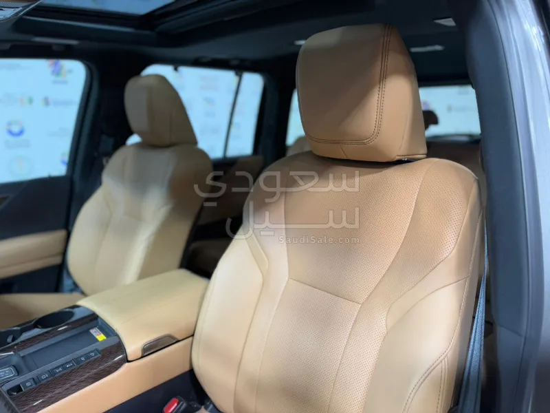 2025 لكزس إل إكس 700 اتش