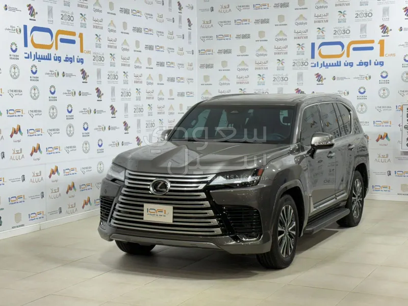 2025 لكزس إل إكس 700 اتش
