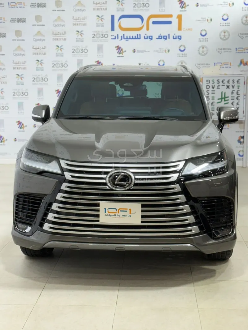 2025 لكزس إل إكس 700 اتش