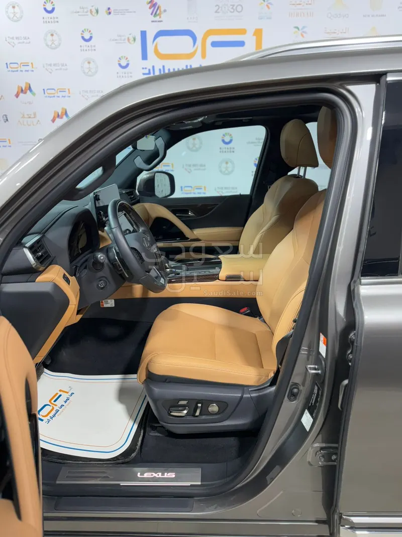 2025 لكزس إل إكس 700 اتش