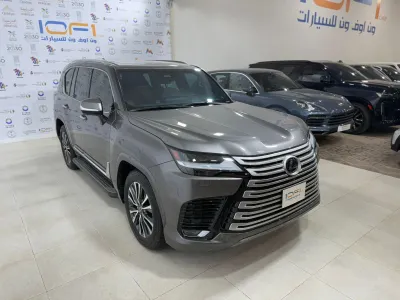 2025 لكزس إل إكس 700 اتش