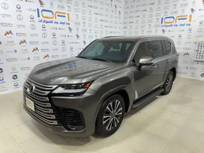 2025 لكزس إل إكس 700 اتش